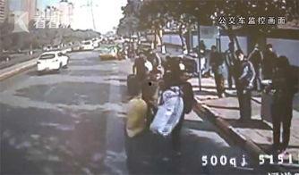 最新爆料司机视频大全,行车瞬间，惊心动魄一幕幕  第2张